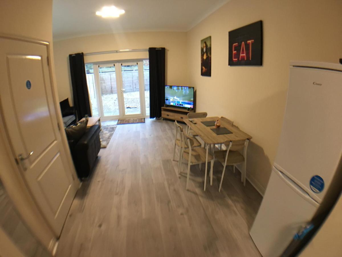 Very Large House, 6 Beds, 4 Bedrooms, 3 Bathrooms, 5 Smart Tv'S & Van Parking Boston Bagian luar foto