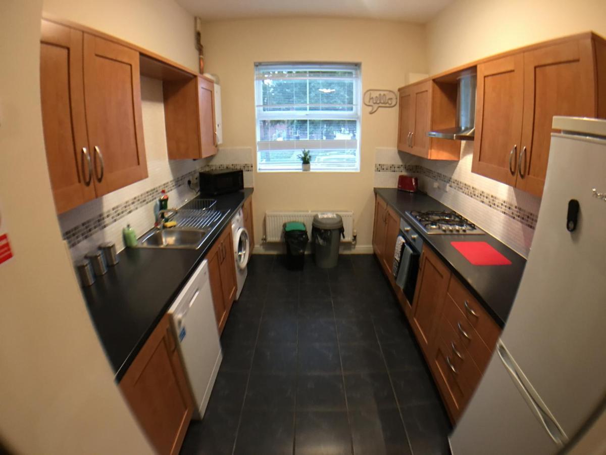 Very Large House, 6 Beds, 4 Bedrooms, 3 Bathrooms, 5 Smart Tv'S & Van Parking Boston Bagian luar foto