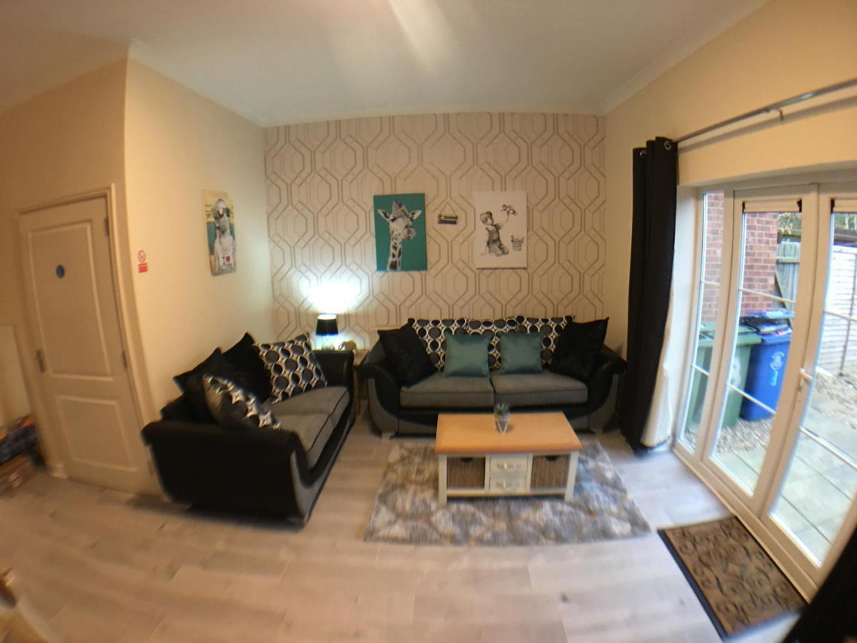 Very Large House, 6 Beds, 4 Bedrooms, 3 Bathrooms, 5 Smart Tv'S & Van Parking Boston Bagian luar foto