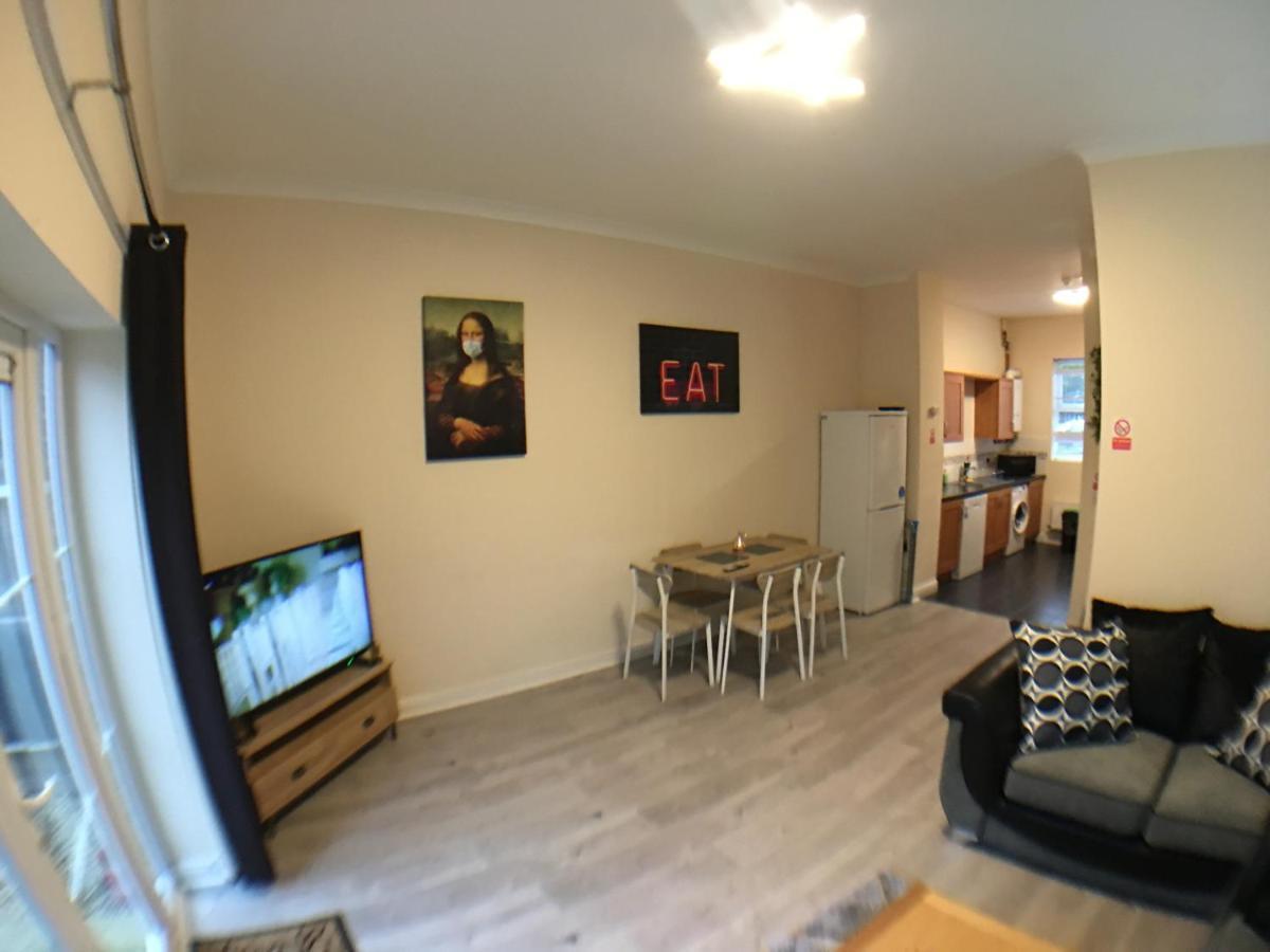 Very Large House, 6 Beds, 4 Bedrooms, 3 Bathrooms, 5 Smart Tv'S & Van Parking Boston Bagian luar foto